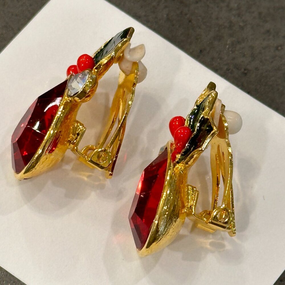 Vintage Avon Red Clear Crystal Green Enamel Holly Leaf Christmas Clip Earrings - Picture 4 of 5